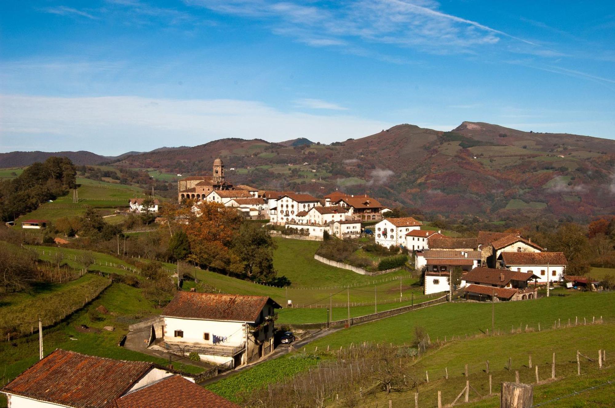 Hotel Urgain Oronoz-Mugaire Exterior foto